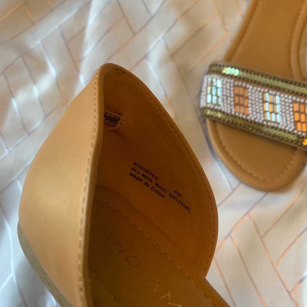 EUC beaded d’orsay style flat neutral tan shiny beach vacation sandal shoe 6 - Picture 4 of 5